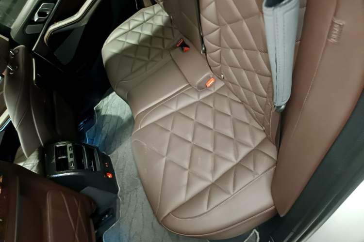 Used BMW X5 2023 xDrive 30Li Luxury M Sport Night Edition Package Left Rear Seat