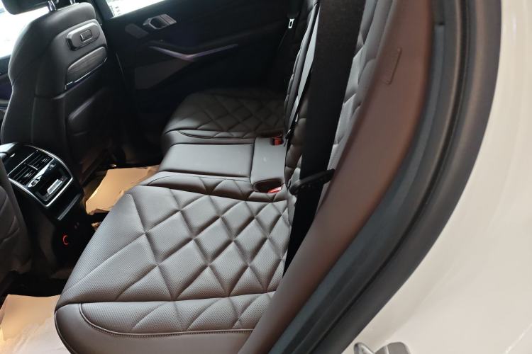 Used BMW X5 2023 xDrive 40Li M Sport Package Left Rear Seat