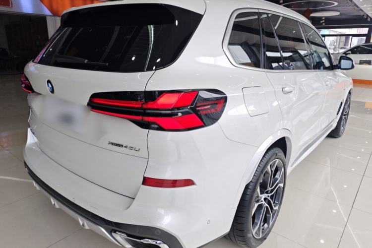 Used BMW X5 2023 xDrive 40Li M Sport Package Rear Right 45 Deg