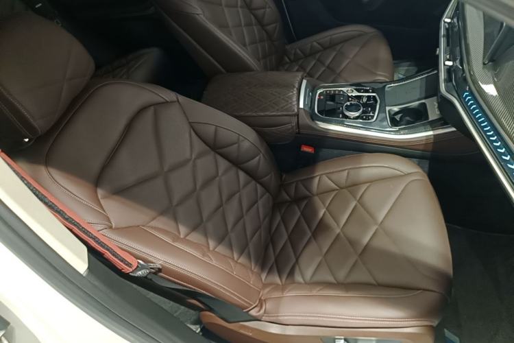 Used BMW X5 2023 xDrive 30Li Luxury M Sport Night Edition Package Right Front Seat