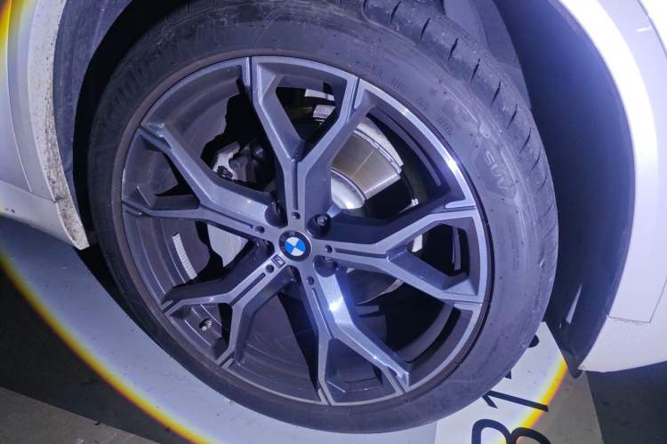 Used BMW X5 2023 xDrive 30Li Luxury M Sport Package Right Front Wheel Hub