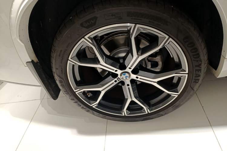Used BMW X5 2023 xDrive 30Li Luxury M Sport Night Edition Package Right Rear Wheel Hub