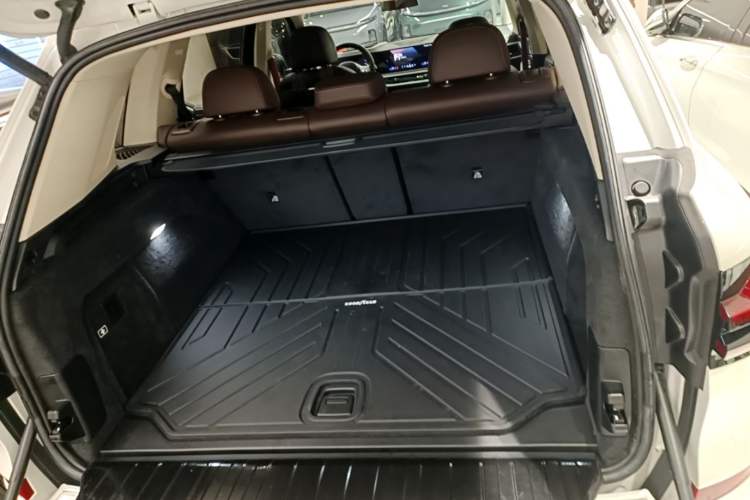 Used BMW X5 2023 xDrive 30Li Luxury M Sport Night Edition Package Trunk