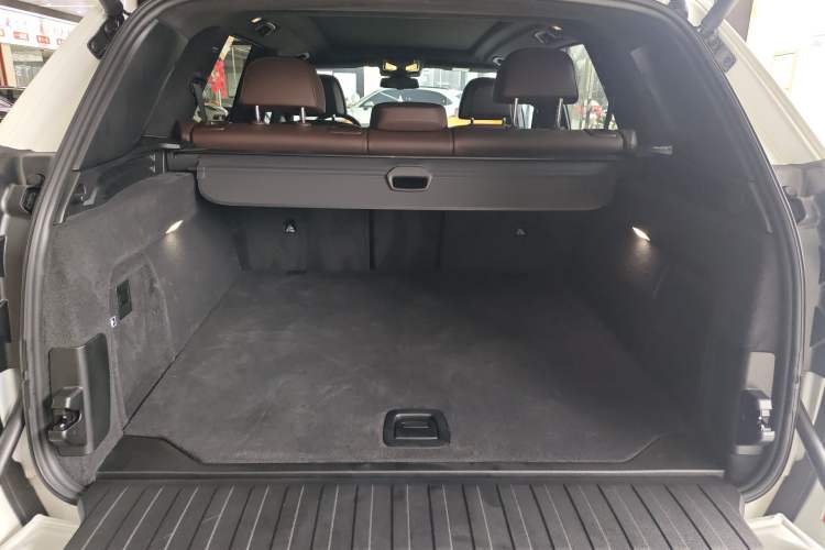 Used BMW X5 2023 xDrive 40Li M Sport Package Trunk