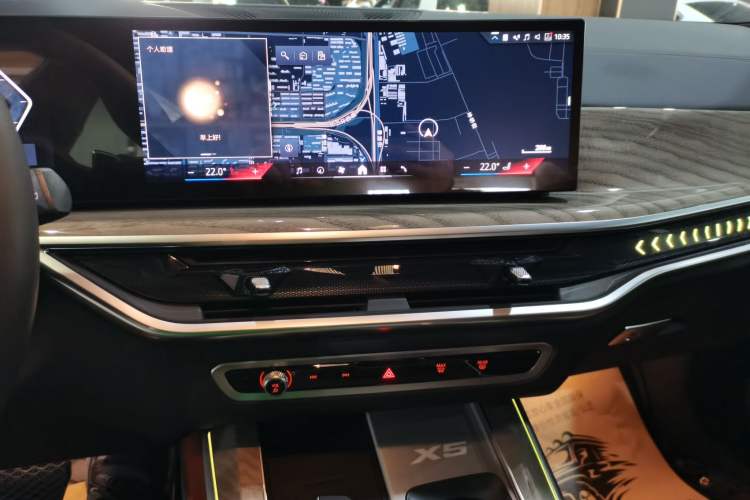Used BMW X5 2025 Model, xDrive 40Li M Sport Night Package Audio And AC Panel