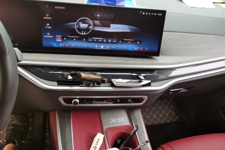 Used BMW X5 2025 Model, xDrive 30Li M Sport Night Package Audio And AC Panel