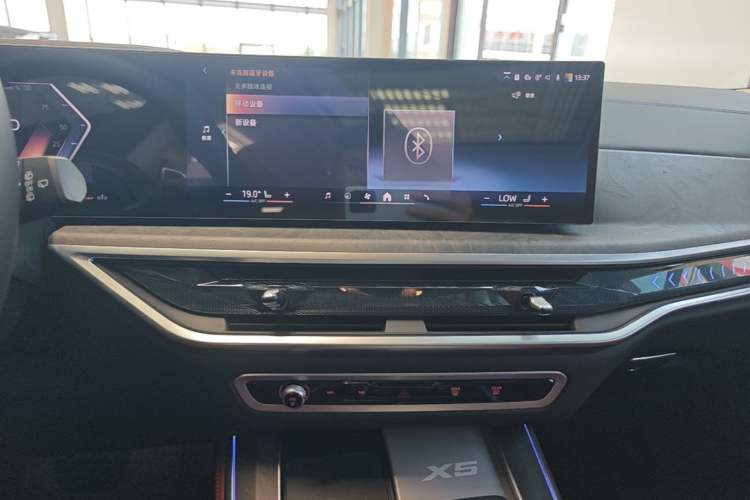 Used BMW X5 2025 Model, xDrive 30Li Prestige M Sport Night Package Audio And AC Panel