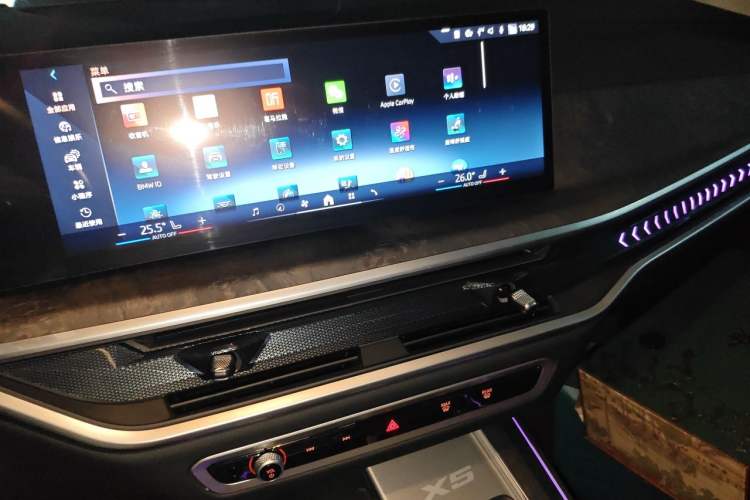 Used BMW X5 2025 Model, xDrive 30Li Prestige M Sport Night Package Audio And AC Panel