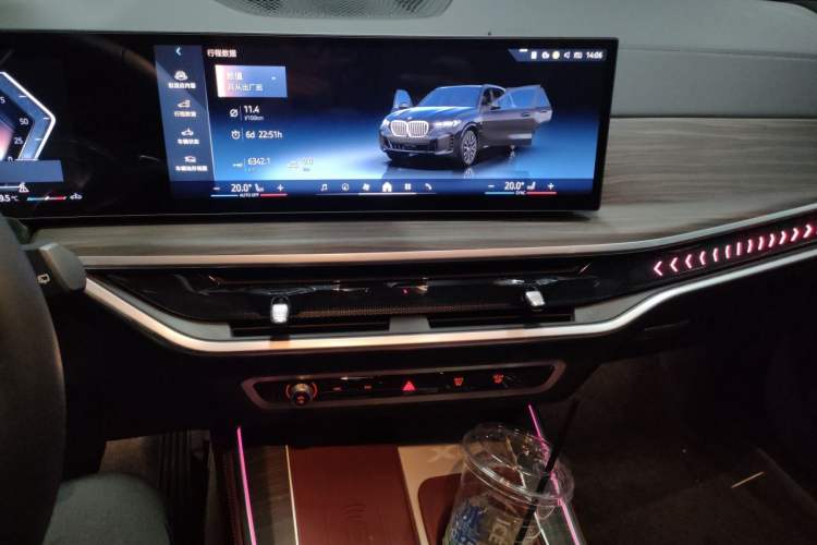 Used BMW X5 2025 Model, xDrive 40Li M Sport Night Package Audio And AC Panel