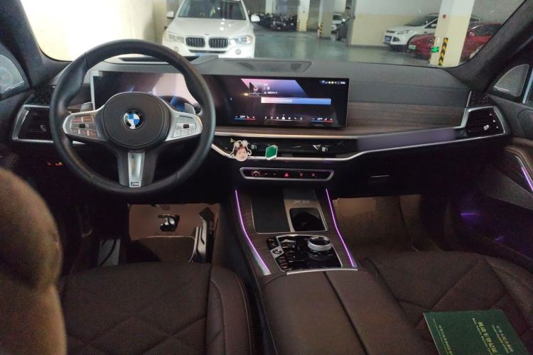 Used BMW X5 2025 Model, xDrive 40Li M Sport Night Package Center Console