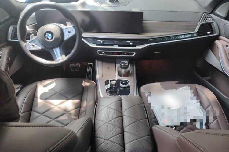 Used BMW X5 2025 Model, xDrive 40Li M Sport Night Package Center Console
