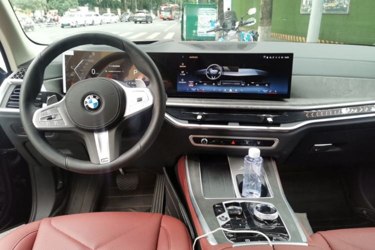 Used BMW X5 2025 Model, xDrive 30Li Prestige M Sport Night Package Center Console