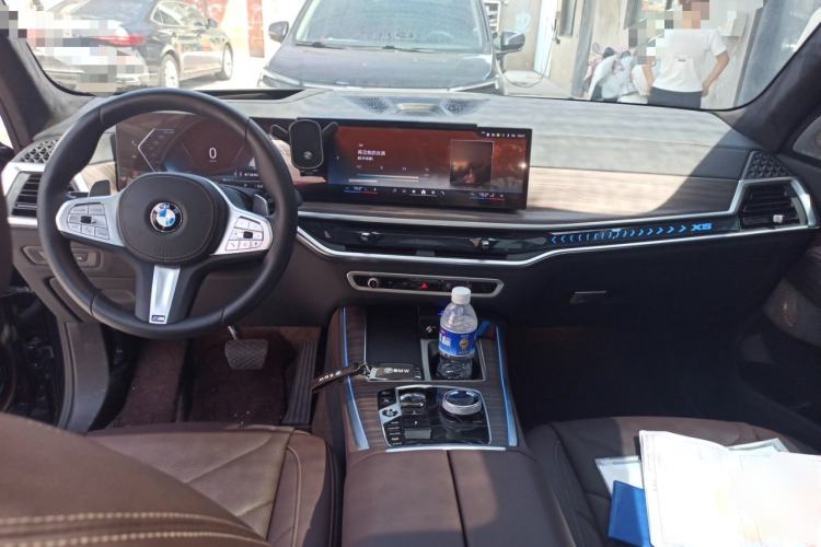 Used BMW X5 2025 Model, xDrive 40Li M Sport Night Package Center Console
