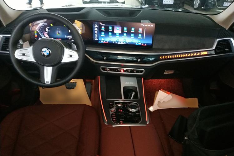 Used BMW X5 2025 Model, xDrive 30Li Prestige M Sport Night Package Center Console