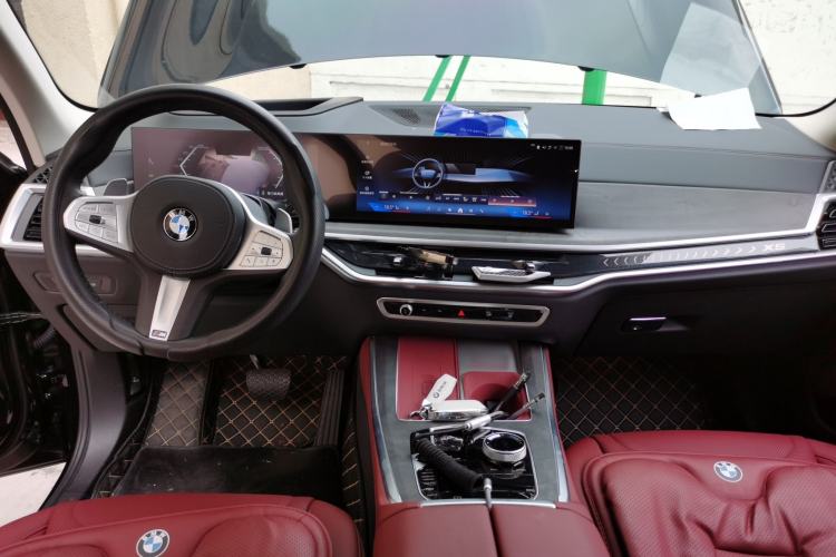 Used BMW X5 2025 Model, xDrive 30Li M Sport Night Package Center Console