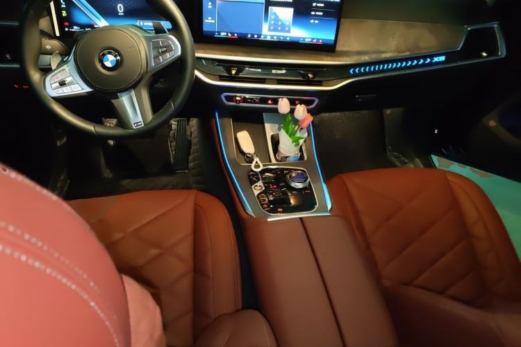 Used BMW X5 2025 Model, xDrive 30Li Prestige M Sport Night Package Center Console
