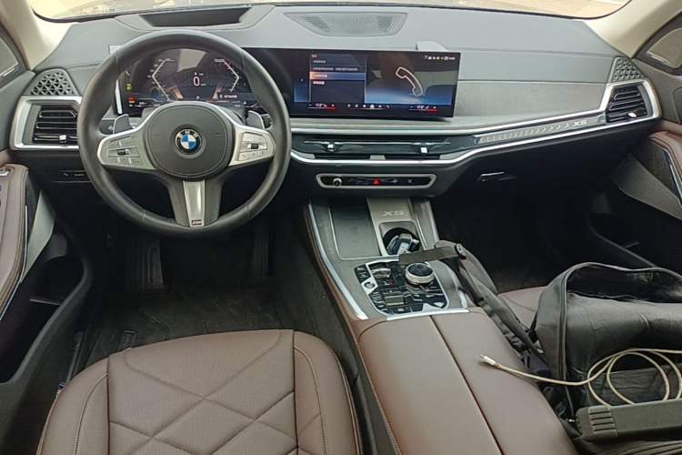 Used BMW X5 2025 Model, xDrive 30Li Prestige M Sport Night Package Center Console