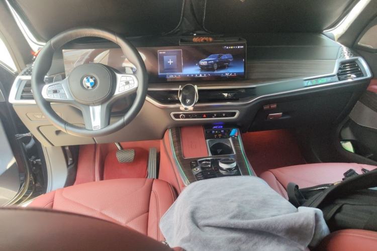 Used BMW X5 2025 Model, xDrive 40Li M Sport Night Package Center Console