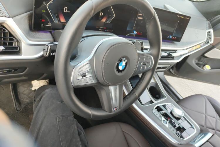 Used BMW X5 2025 Model, xDrive 30Li Prestige M Sport Night Package Center Console