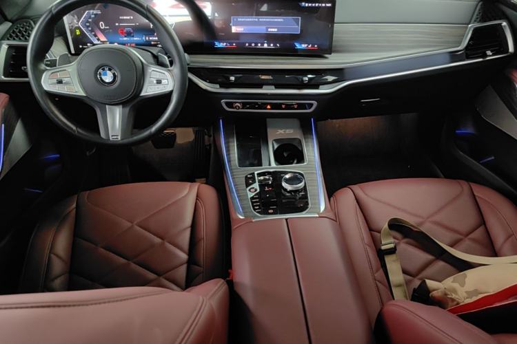 Used BMW X5 2025 Model, xDrive 40Li M Sport Night Package Center Console