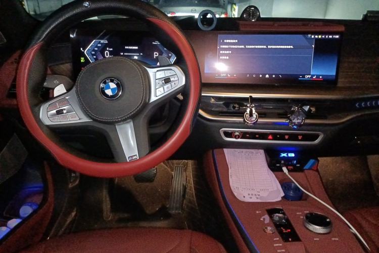 Used BMW X5 2025 Model, xDrive 40Li M Sport Night Package Center Console