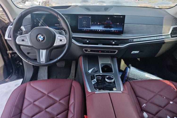 Used BMW X5 2025 Model, xDrive 30Li Prestige M Sport Night Package Center Console