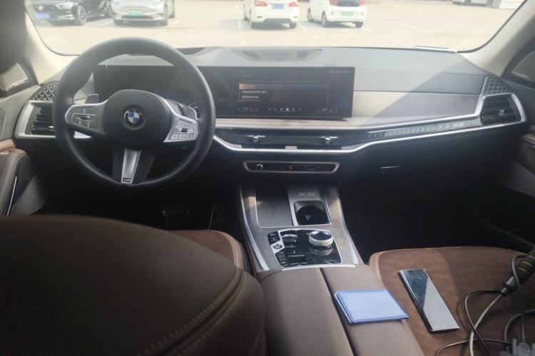 Used BMW X5 2025 Model, xDrive 30Li Prestige M Sport Night Package Center Console