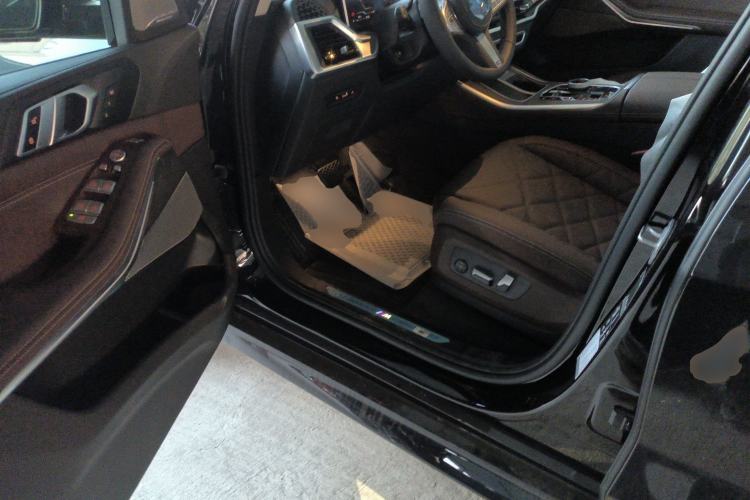 Used BMW X5 2025 Model, xDrive 30Li Prestige M Sport Night Package Driver Seat