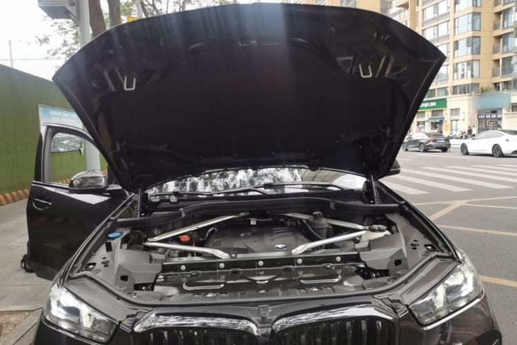 Used BMW X5 2025 Model, xDrive 30Li Prestige M Sport Night Package Engine Bay