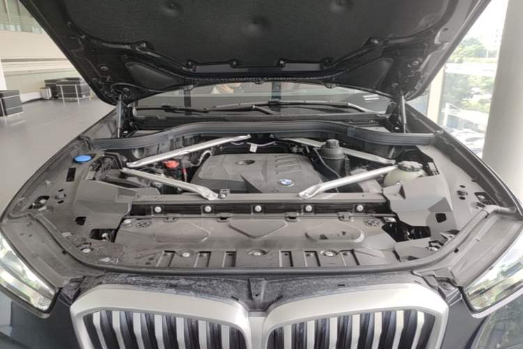 Used BMW X5 2025 Model, xDrive 30Li Prestige M Sport Night Package Engine Bay