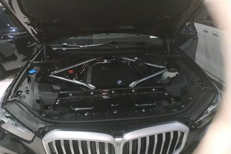 Used BMW X5 2025 Model, xDrive 40Li M Sport Night Package Engine Bay