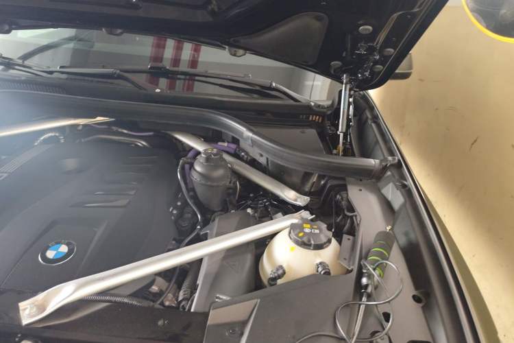 Used BMW X5 2025 Model, xDrive 40Li M Sport Night Package Engine Bay Left