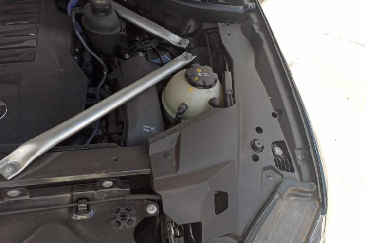 Used BMW X5 2025 Model, xDrive 40Li M Sport Night Package Engine Bay Left