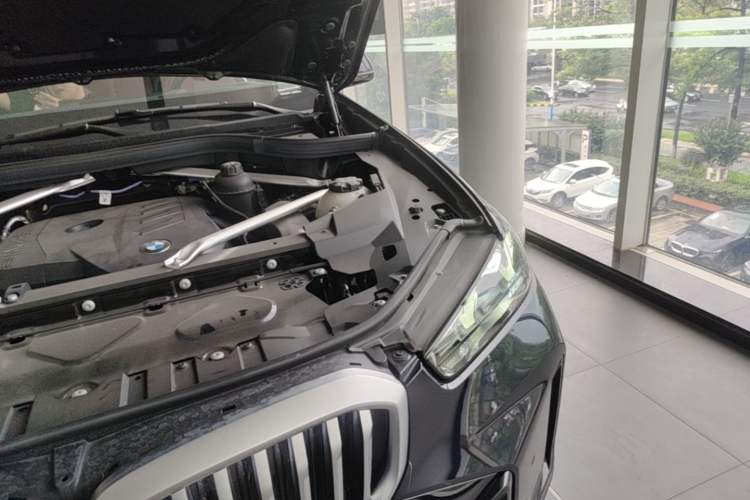 Used BMW X5 2025 Model, xDrive 30Li Prestige M Sport Night Package Engine Bay Left