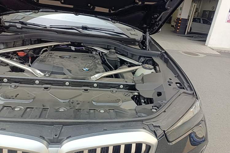 Used BMW X5 2025 Model, xDrive 30Li Prestige M Sport Night Package Engine Bay Left