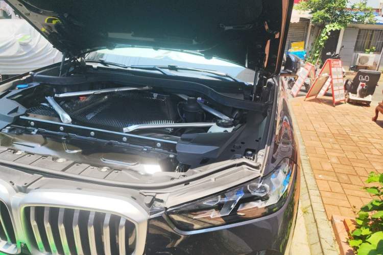 Used BMW X5 2025 Model, xDrive 40Li M Sport Night Package Engine Bay Left