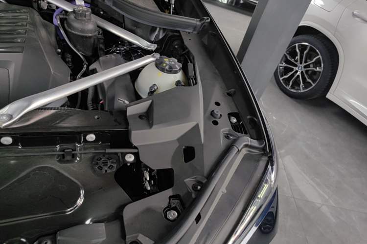 Used BMW X5 2025 Model, xDrive 40Li M Sport Night Package Engine Bay Left
