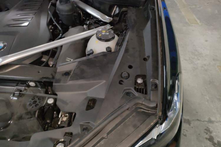 Used BMW X5 2025 Model, xDrive 40Li M Sport Night Package Engine Bay Left