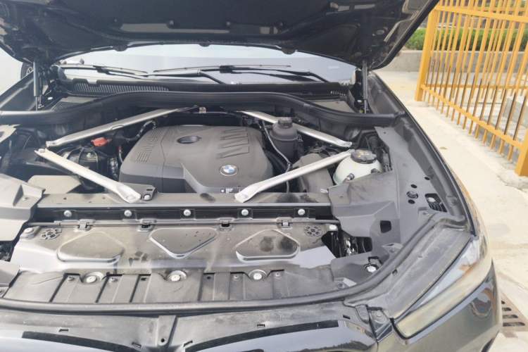 Used BMW X5 2025 Model, xDrive 30Li Prestige M Sport Night Package Engine Bay Left