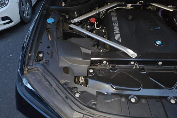 Used BMW X5 2025 Model, xDrive 40Li M Sport Night Package Engine Bay Right