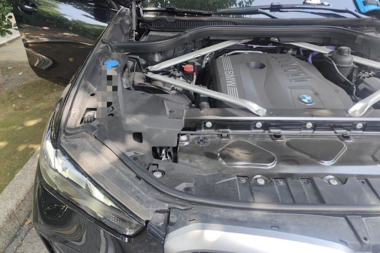 Used BMW X5 2025 Model, xDrive 40Li M Sport Night Package Engine Bay Right