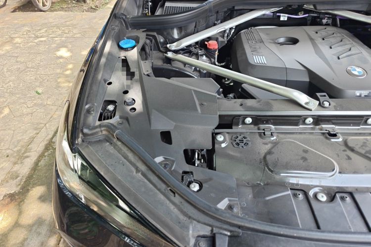 Used BMW X5 2025 Model, xDrive 30Li Prestige M Sport Night Package Engine Bay Right