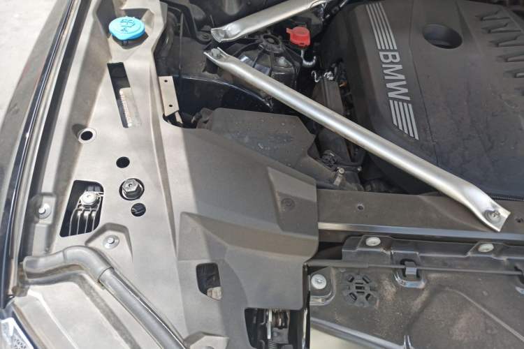 Used BMW X5 2025 Model, xDrive 40Li M Sport Night Package Engine Bay Right