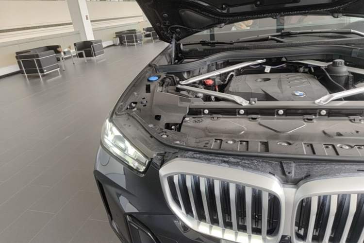 Used BMW X5 2025 Model, xDrive 30Li Prestige M Sport Night Package Engine Bay Right