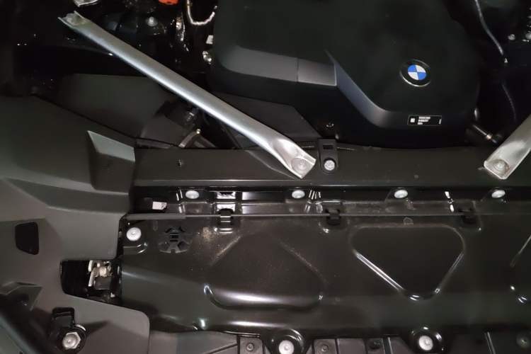 Used BMW X5 2025 Model, xDrive 30Li Prestige M Sport Night Package Engine Bay Right