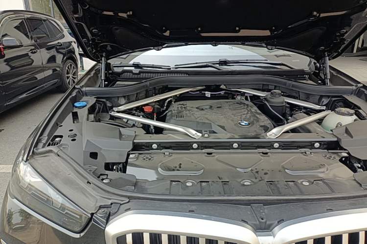 Used BMW X5 2025 Model, xDrive 30Li Prestige M Sport Night Package Engine Bay Right
