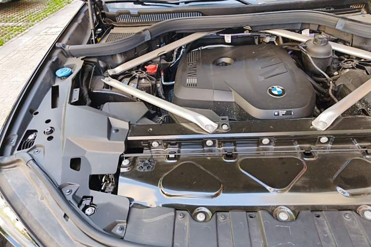 Used BMW X5 2025 Model, xDrive 30Li Prestige M Sport Night Package Engine Bay Right
