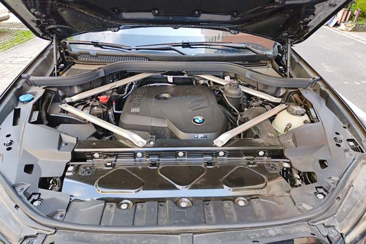 Used BMW X5 2025 Model, xDrive 30Li Prestige M Sport Night Package Engine Bay