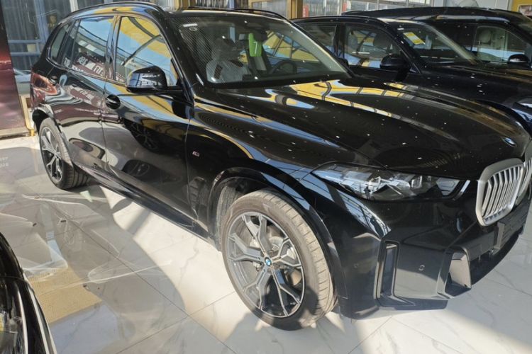Used BMW X5 2025 Model, xDrive 30Li Prestige M Sport Night Package Exterior 1