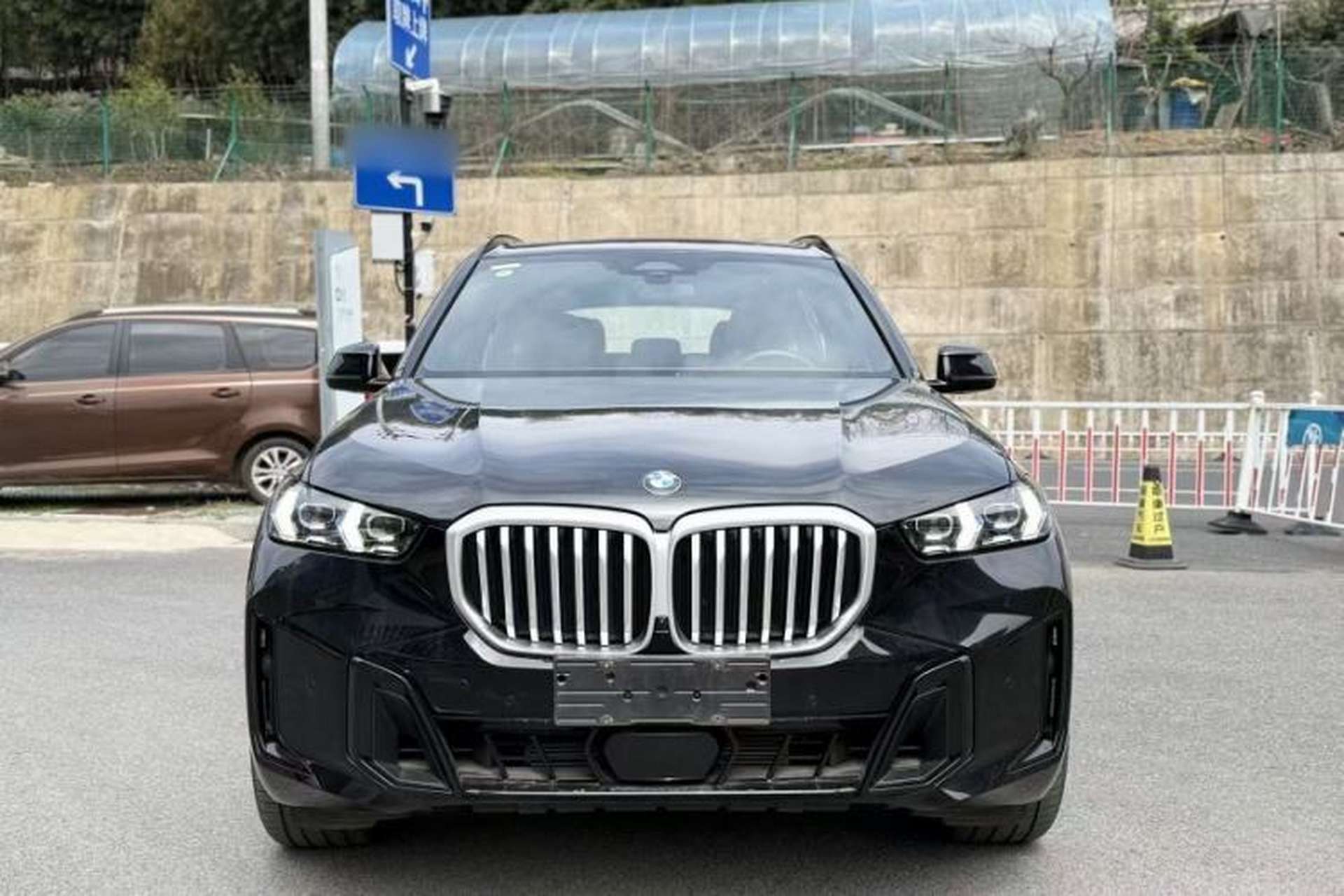 Used BMW X5 2025 Model, xDrive 40Li M Sport Night Package Exterior 1